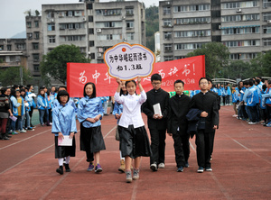 “化妝巡遊”彰顯學(xué)生社團無窮魅力——市教育學(xué)會年會暨校長(cháng)論壇系列報道